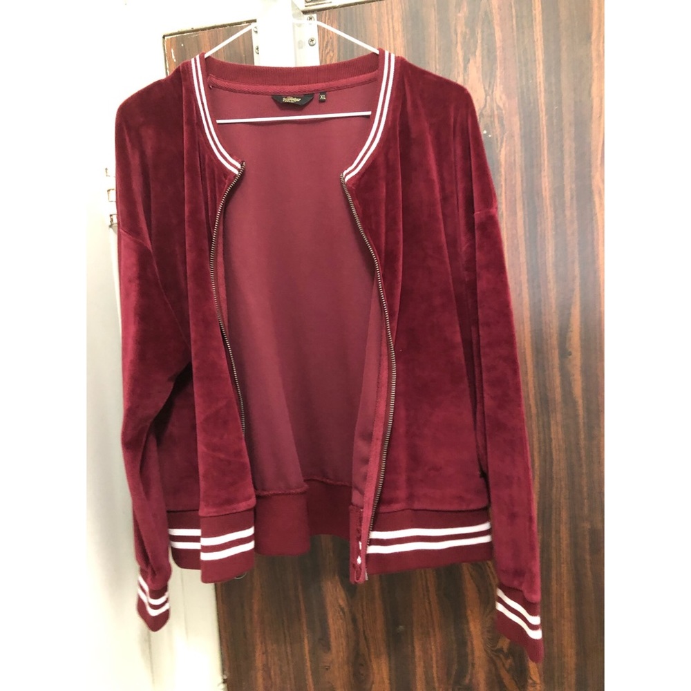 Red velvet jacket - Picture 2 of 6